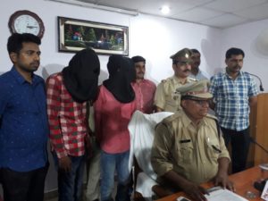 पुलिस पर फायरिंग, दो शातिर बाइक चोर गिरफ्तार ,चोरी की 5 मोटर सायकिल, 8 मल्टीमीडिया मोबाइल बरामद