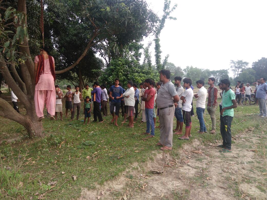 हरदीडाली गांव में फंदे से लटकती मिली युवती की लाश