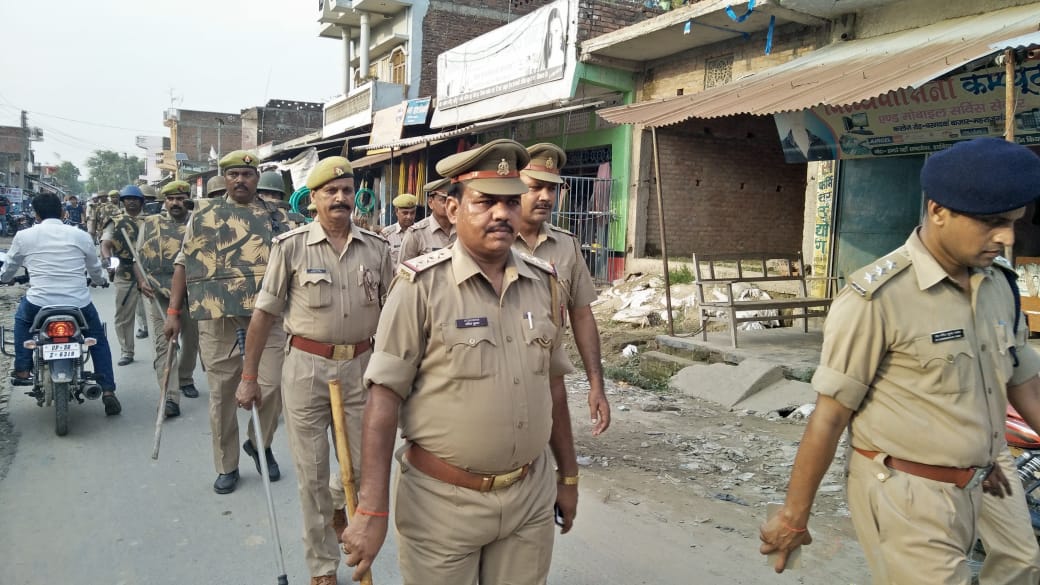 ईद को लेकर पुलिस एलर्ट सीमावर्ती क्षेत्रो में फ्लैग मार्च