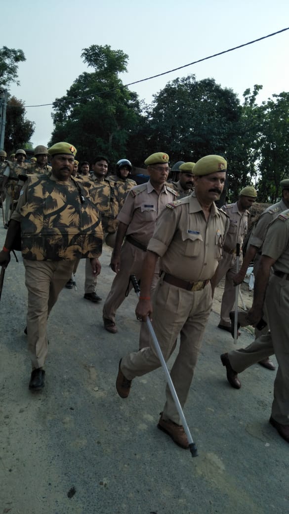 ईद को लेकर पुलिस एलर्ट सीमावर्ती क्षेत्रो में फ्लैग मार्च