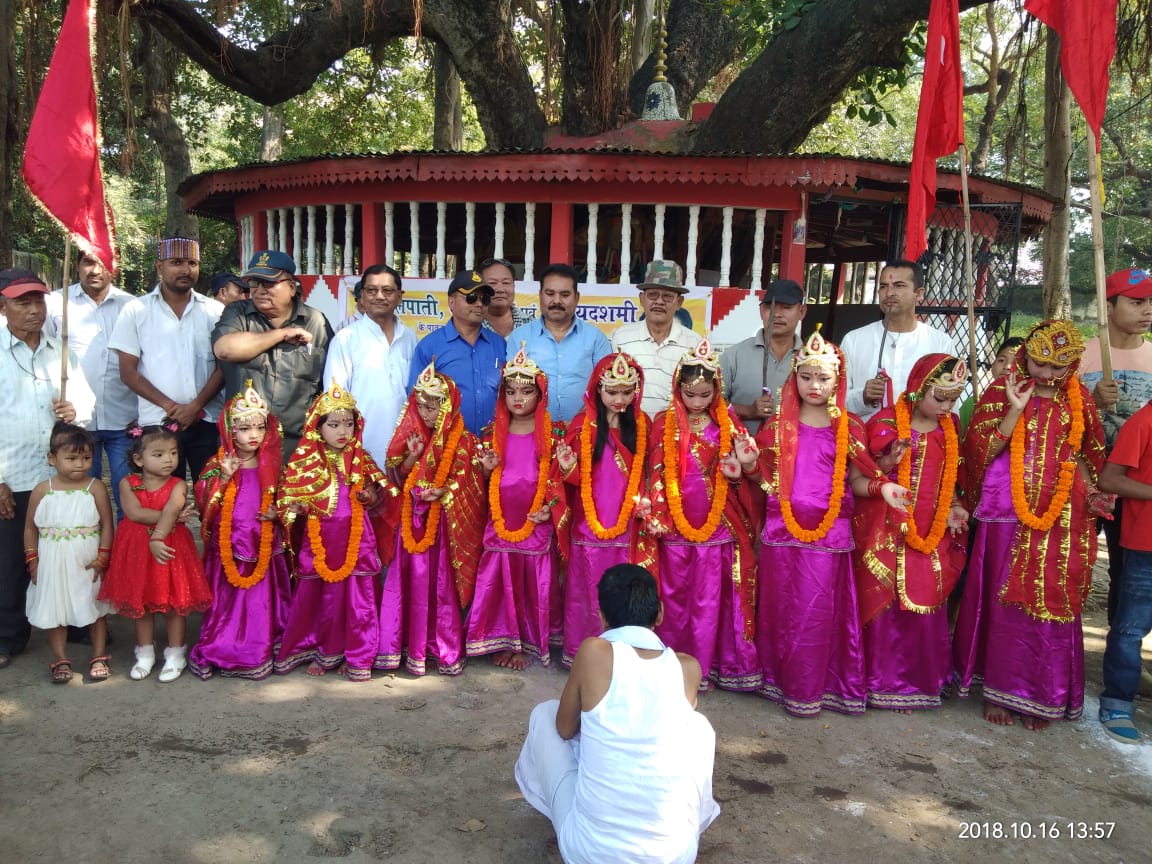 नौतनवा: गोरखा समाज ने किया फूल पाती कार्यक्रम, गुड्डू खान ने दी बधाई