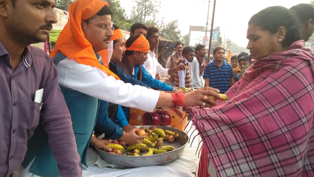 नौतनवा: गुरुनानक देव के प्रकाश पर्व पर निकली गयी भब्य शोभायात्रा।