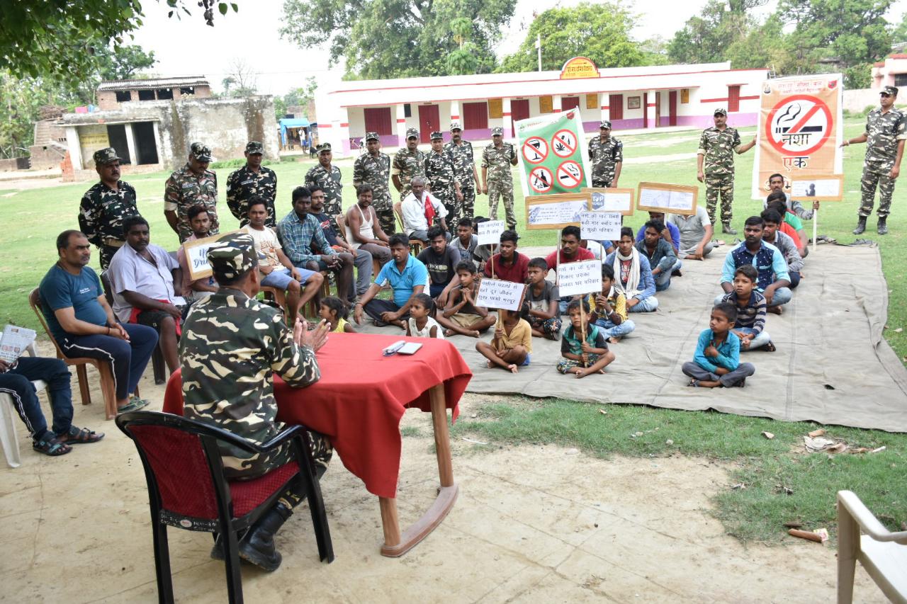 नौतनवा: सीमावर्ती गांव में नशे के विरोध में एसएसबी ने निकाला जन जागरूकता रैली