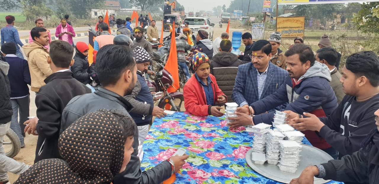 सोनौली: मां चंचाई मंदिर मे हुई शिव लिंग की स्थापना, भव्य शोभायात्रा, भंडारा।