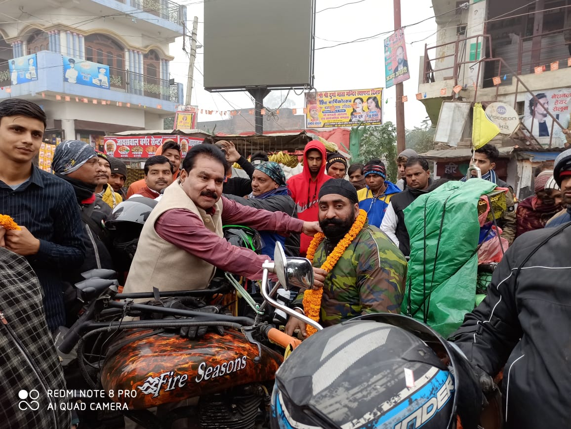 हेलमेट जागरूकता रैली का चेयरमैन नौतनवा ने किया भव्य स्वागत