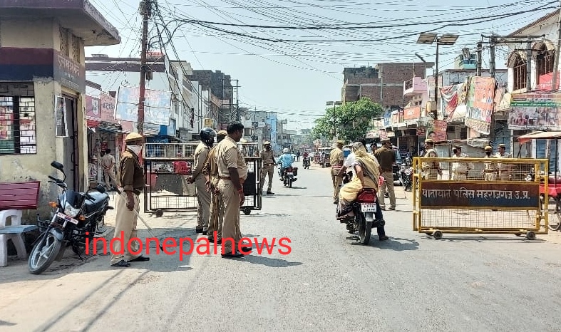 नौतनवा: 11 बजे के बाद पुलिस की गूंजी सायरन, घंटाघर चौराहे पर पुलिस की बैरिकेडिंग